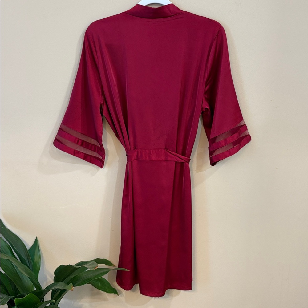 Elegant Ekouaer Burgundy Satin Robe, Medium - Picture 5 of 5